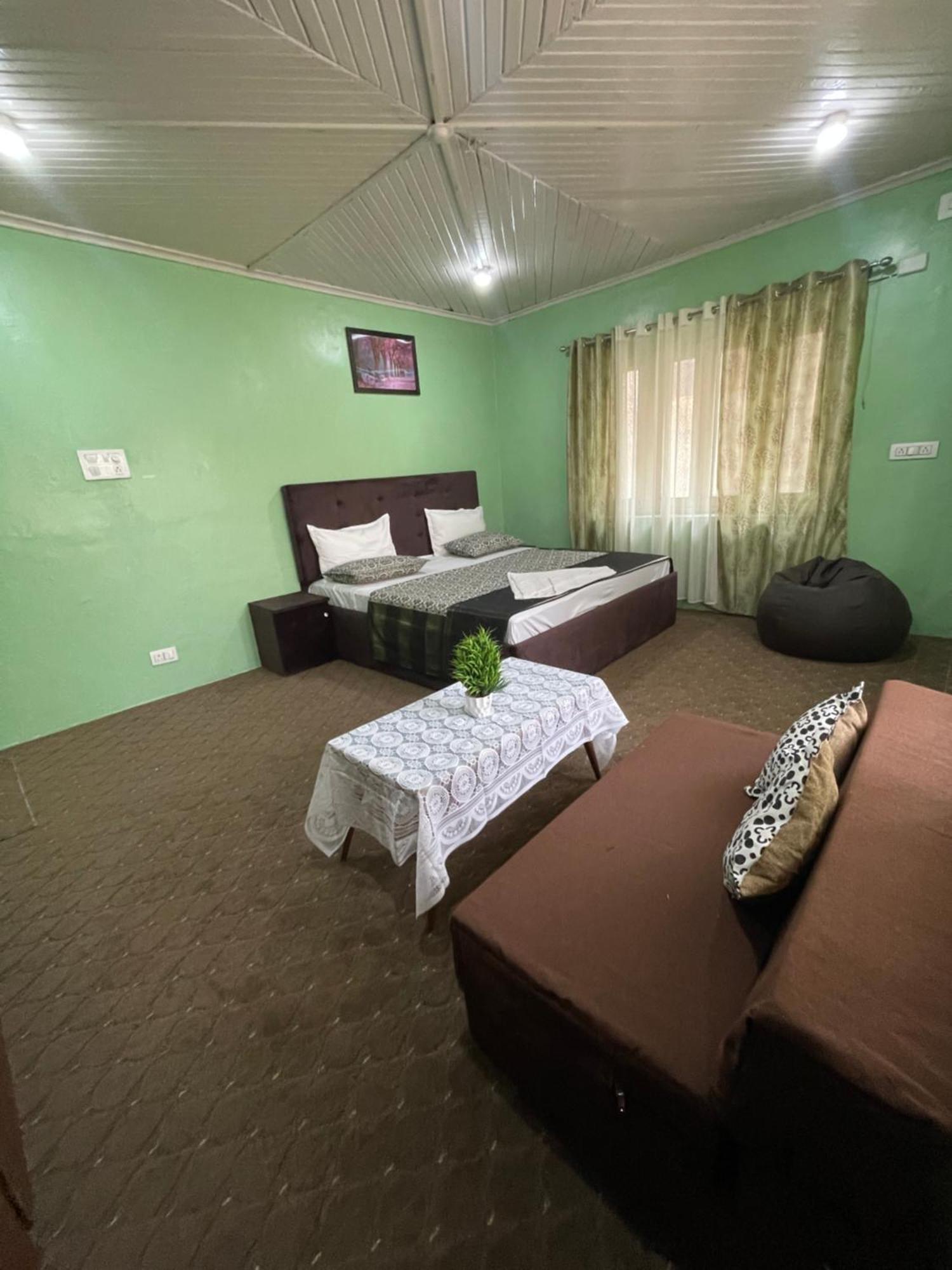 The Khayabaan - Luxurious Home Stay Away From Home Srīnagar Zimmer foto